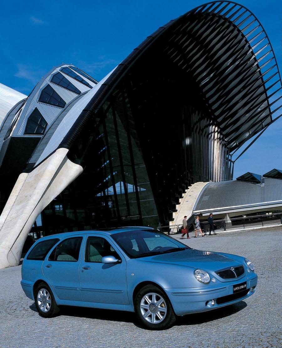  Lancia Lybra SW 1999 года  (фото 12 из 57)